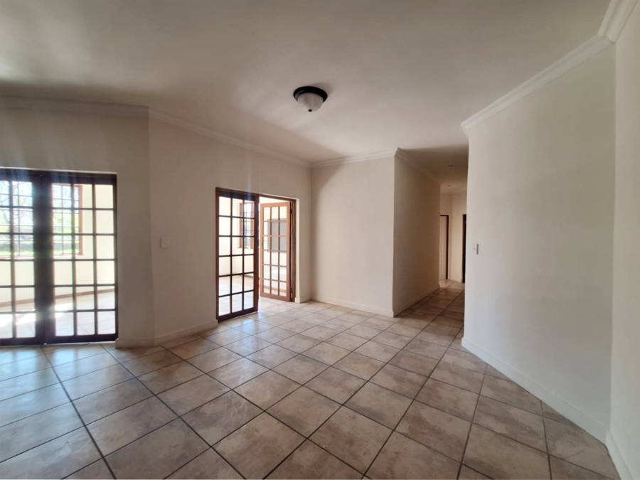 To Let 3 Bedroom Property for Rent in Meerhof North West